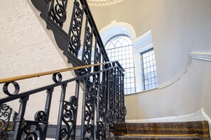 Building design - Arnos Manor Hotel (Bristol)