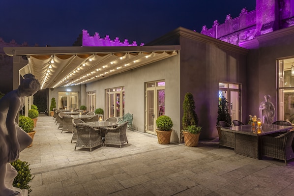 Se sirven cenas y cocina local