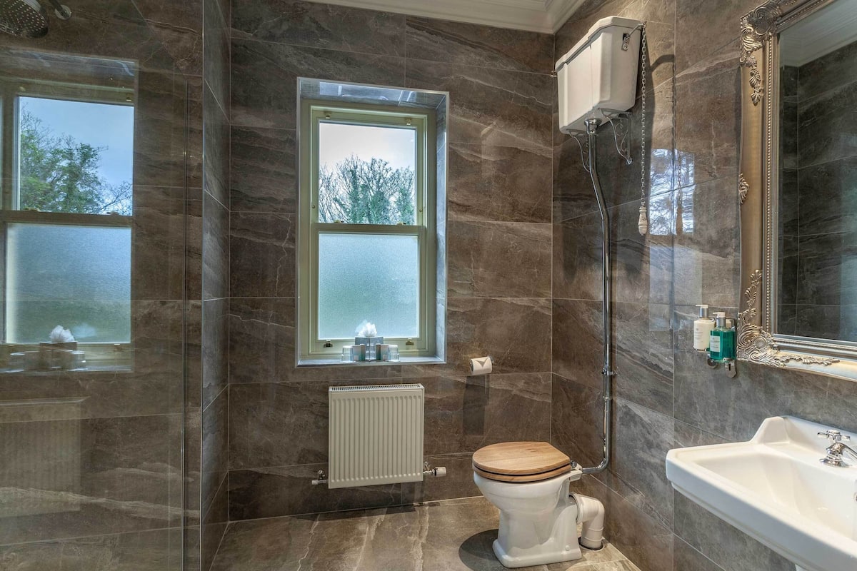 castle – suite | bathroom | towels