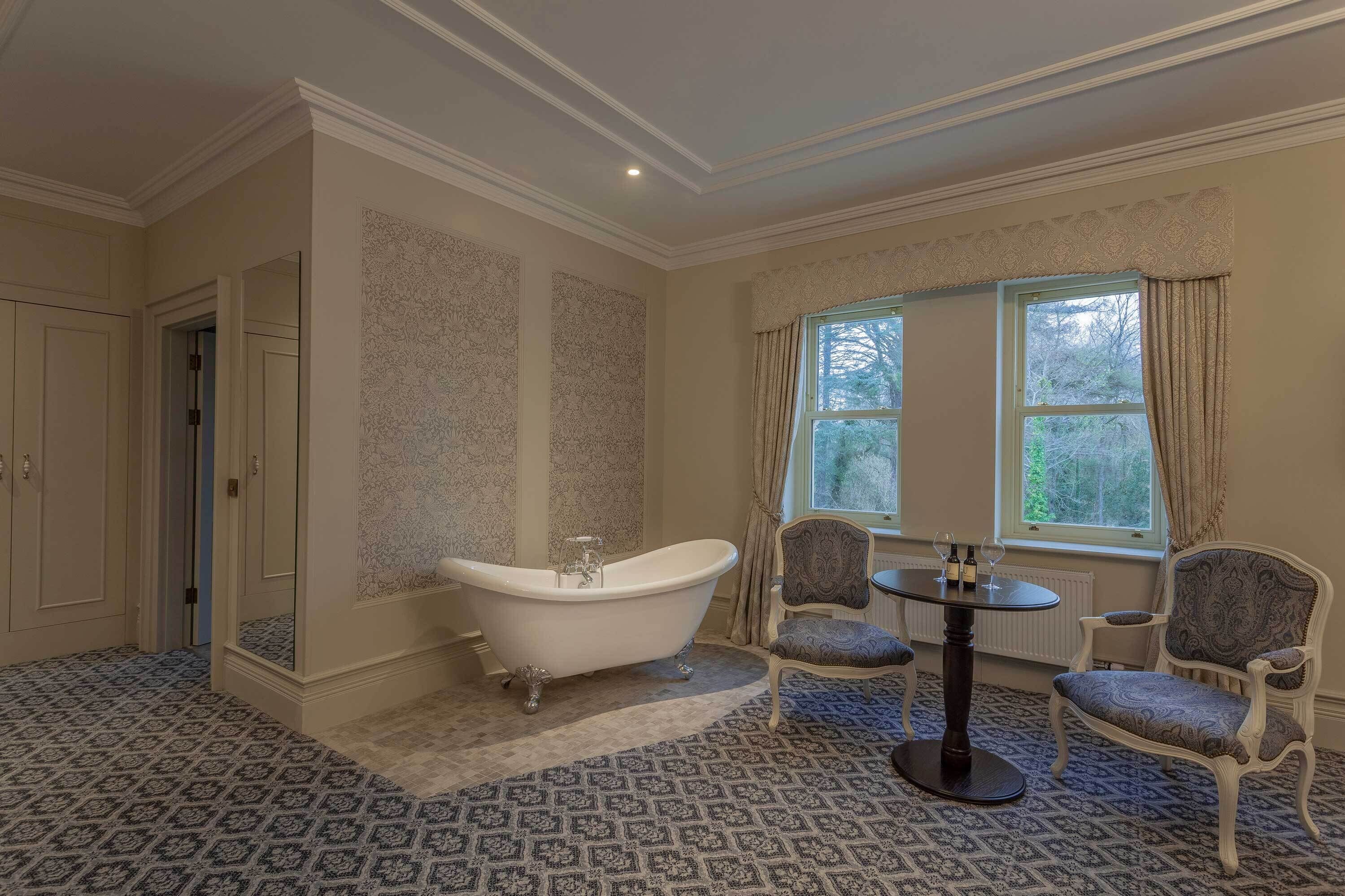 castle – suite | living area | flat-screen tv