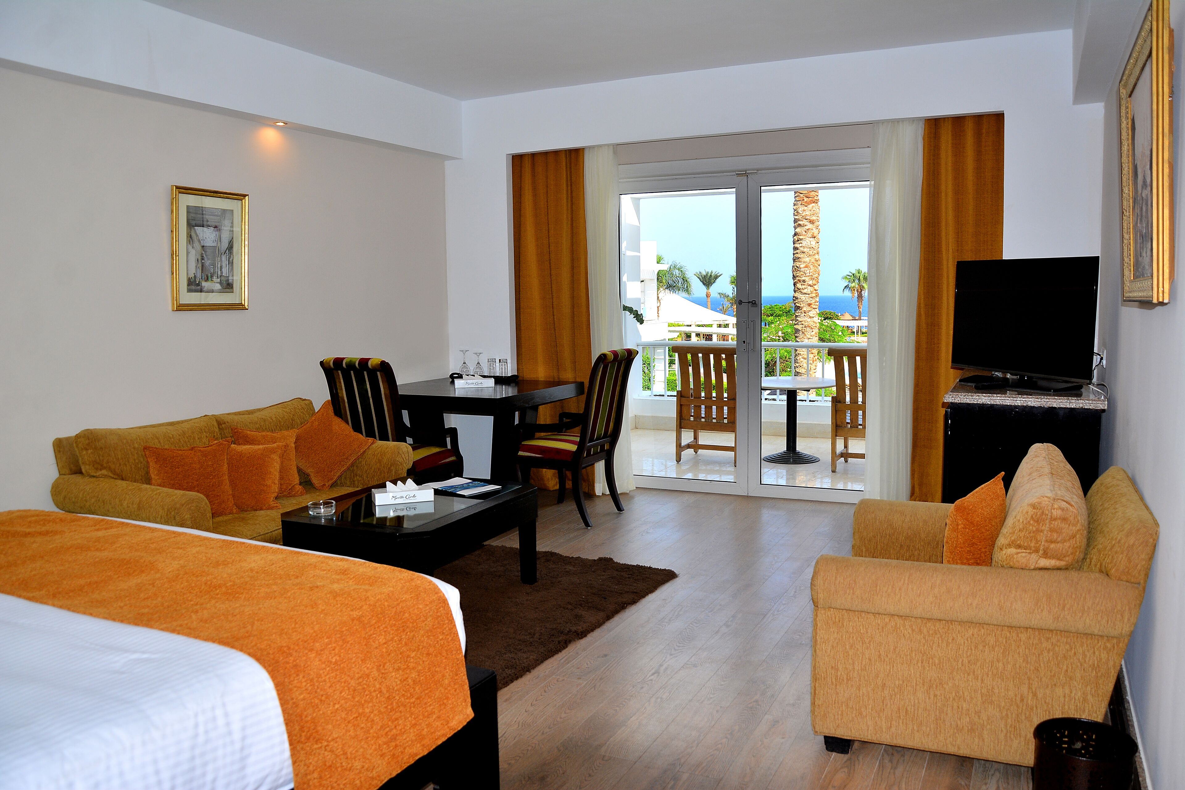 Ropa de cama de alta calidad y minibar 