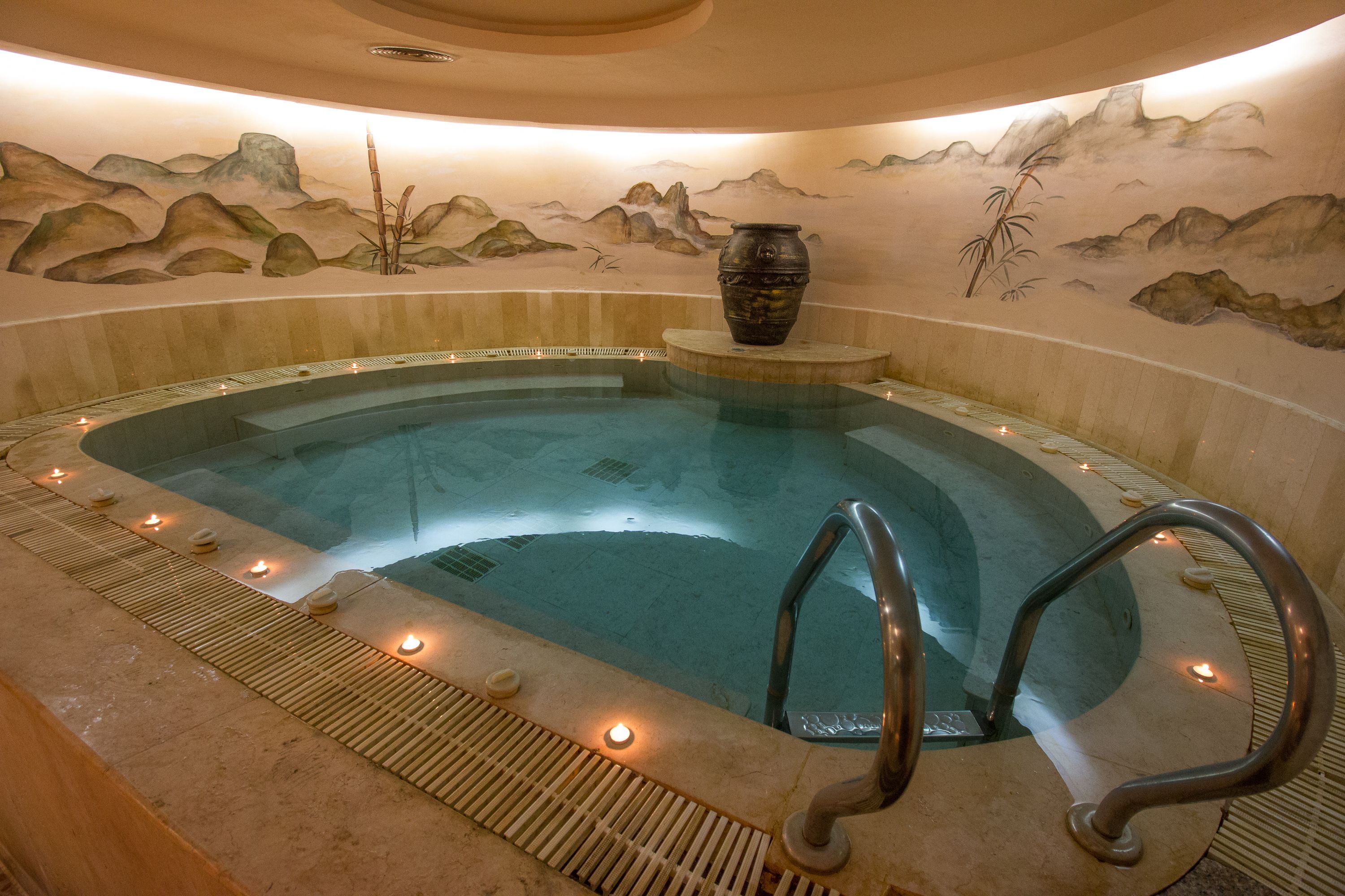 Bồn tắm spa trong nhà