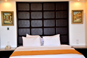 Junior Suite, Sea View | Premium bedding, minibar, in-room safe, soundproofing