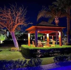 7 restaurants, breakfast, lunch, dinner served; Japanese cuisine