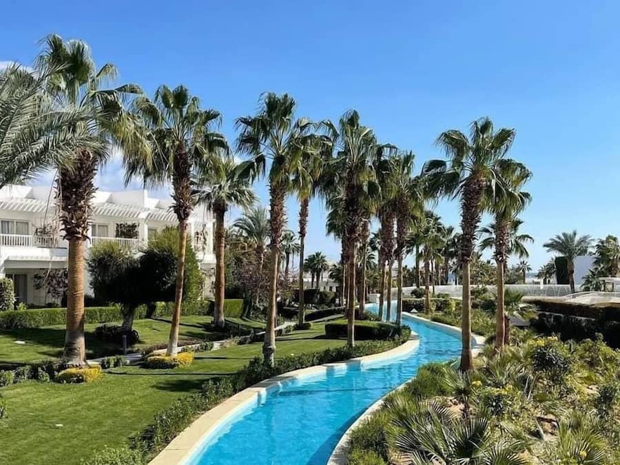 5 piscinas externas, espreguiçadeiras