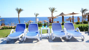 5 outdoor pools, sun loungers