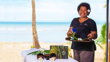 Couples treatment rooms, hot tub, body treatments, aromatherapy