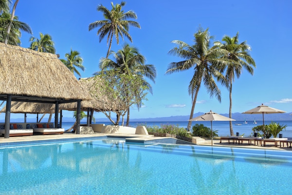 4 outdoor pools, open 7:00 AM to 7:00 PM, free cabanas, pool umbrellas