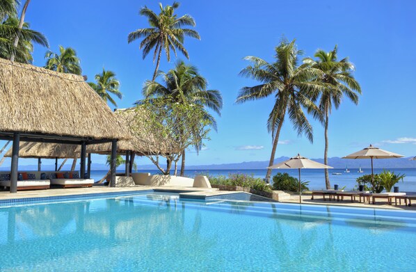 4 piscines extérieures, cabanons gratuits, parasols de plage