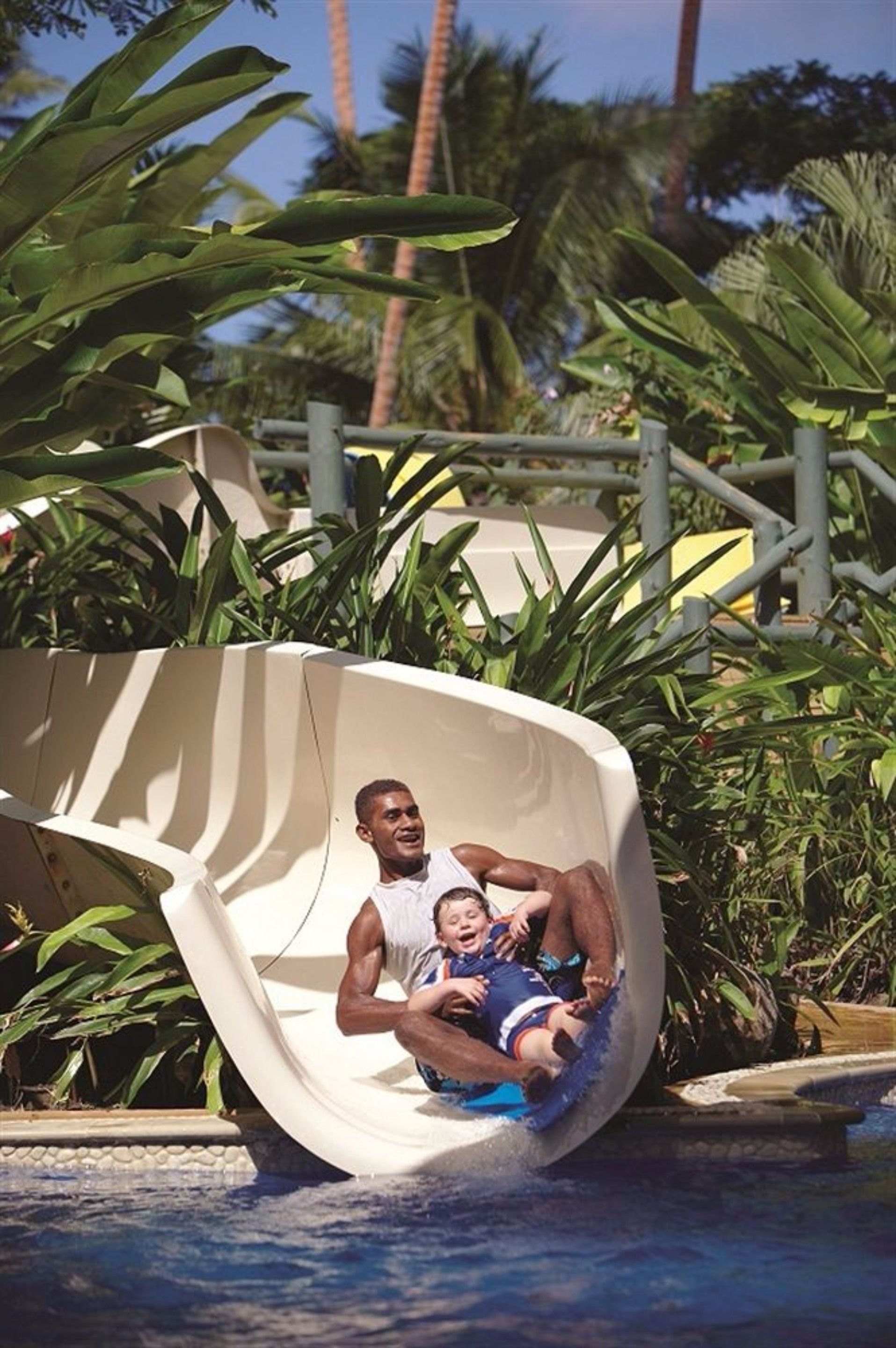 4 outdoor pools, open 7:00 AM to 7:00 PM, free cabanas, pool umbrellas