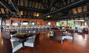 Breakfast, lunch, dinner served; international cuisine, beach views