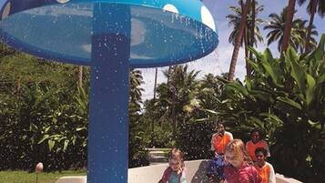 4 outdoor pools, open 7:00 AM to 7:00 PM, free pool cabanas