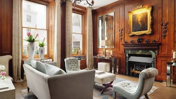 Frette Italian sheets, premium bedding, minibar, in-room safe