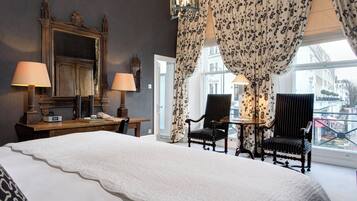 Junior-Suite | Italienische Bettbezüge von Frette, hochwertige Bettwaren, Minibar