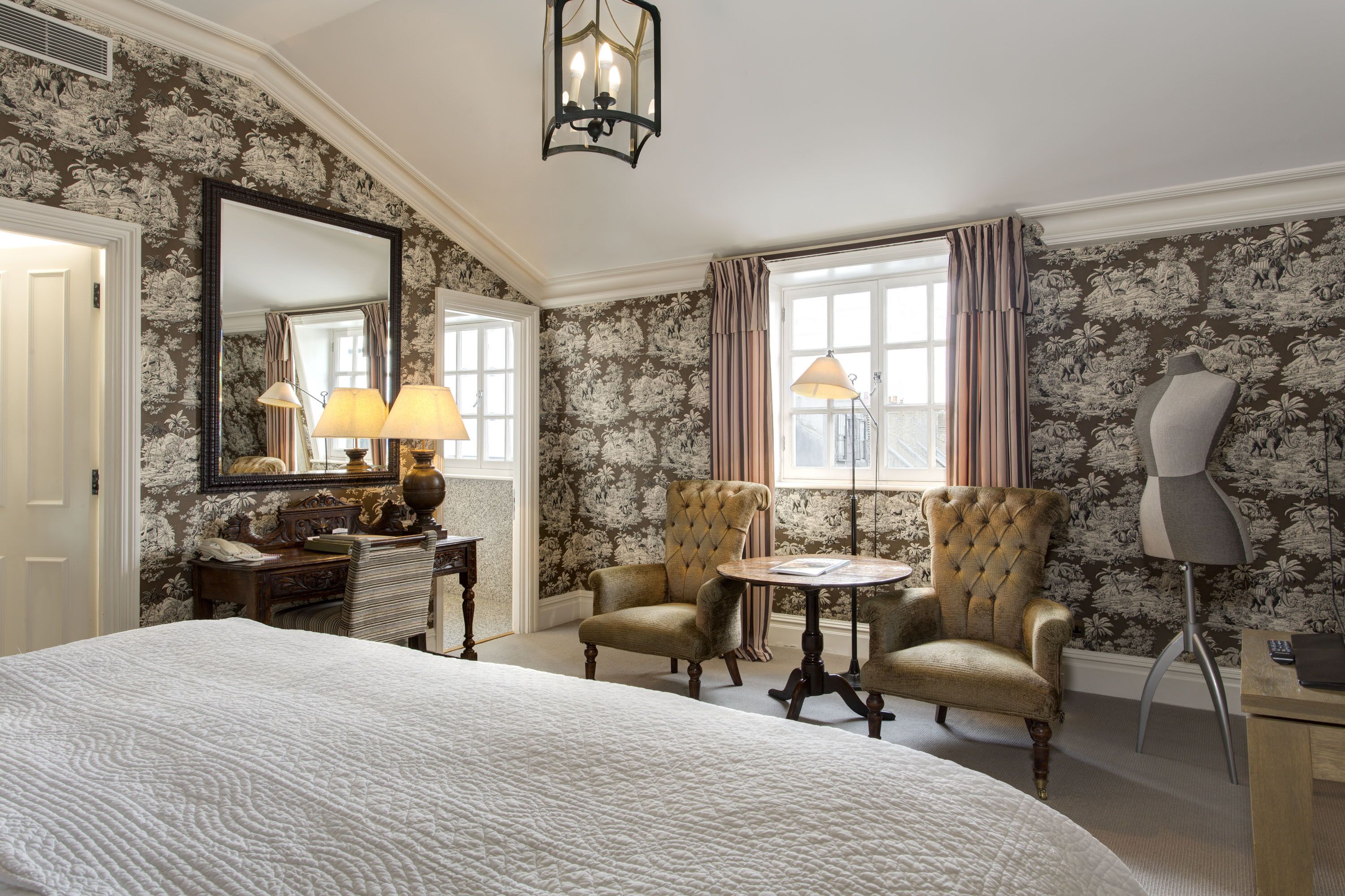 junior suite | frette italian sheets, premium bedding, minibar, in-room safe