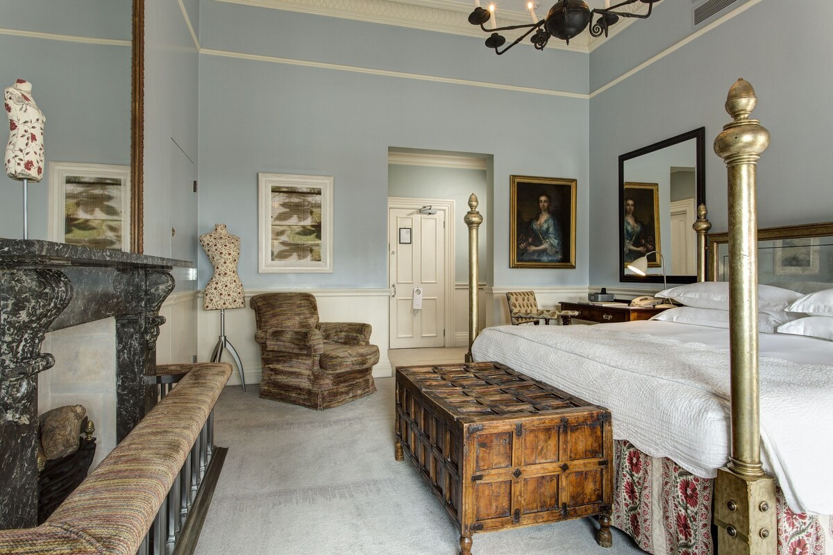Frette Italian sheets, premium bedding, minibar, in-room safe