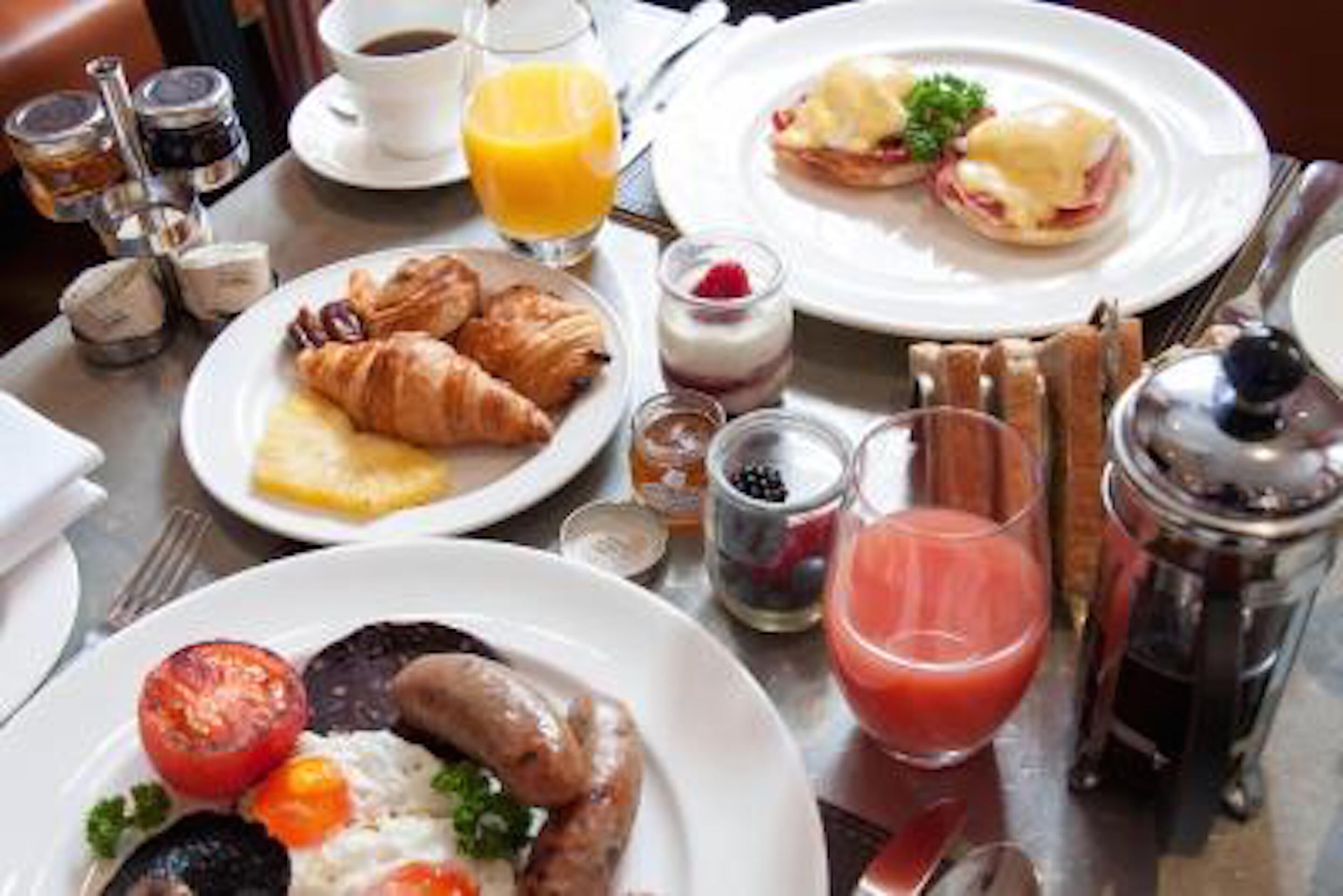 daily full breakfast (gbp 24 per person)