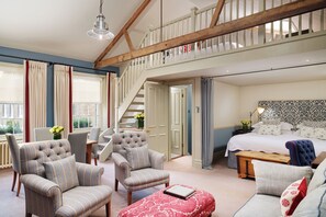 Italienische BettbezĂŒge von Frette, hochwertige Bettwaren, Minibar