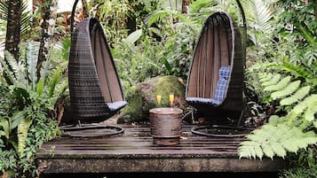 Alfresco dining