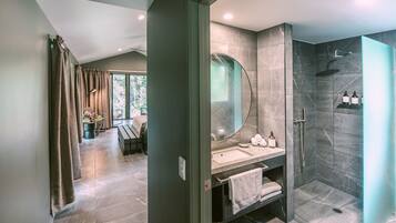 Lagoon Treehouse | Bathroom | Shower, free toiletries, hair dryer, bathrobes