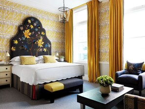 Luxe beddengoed, een minibar, een kluis op de kamer