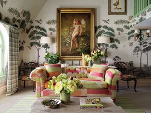 Luxe beddengoed, een minibar, een kluis op de kamer