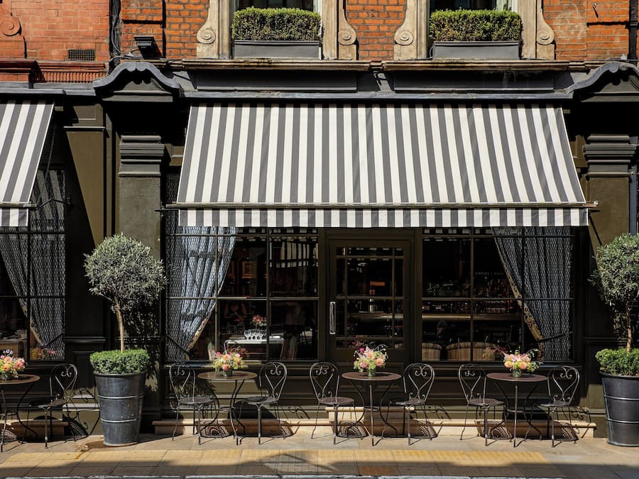 Café da manhã, almoço e jantar; culinária internacional