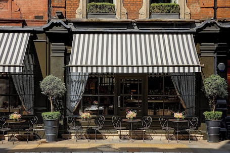Breakfast, lunch, dinner and brunch served . Covent Garden Hotel, Firmdale Hotels