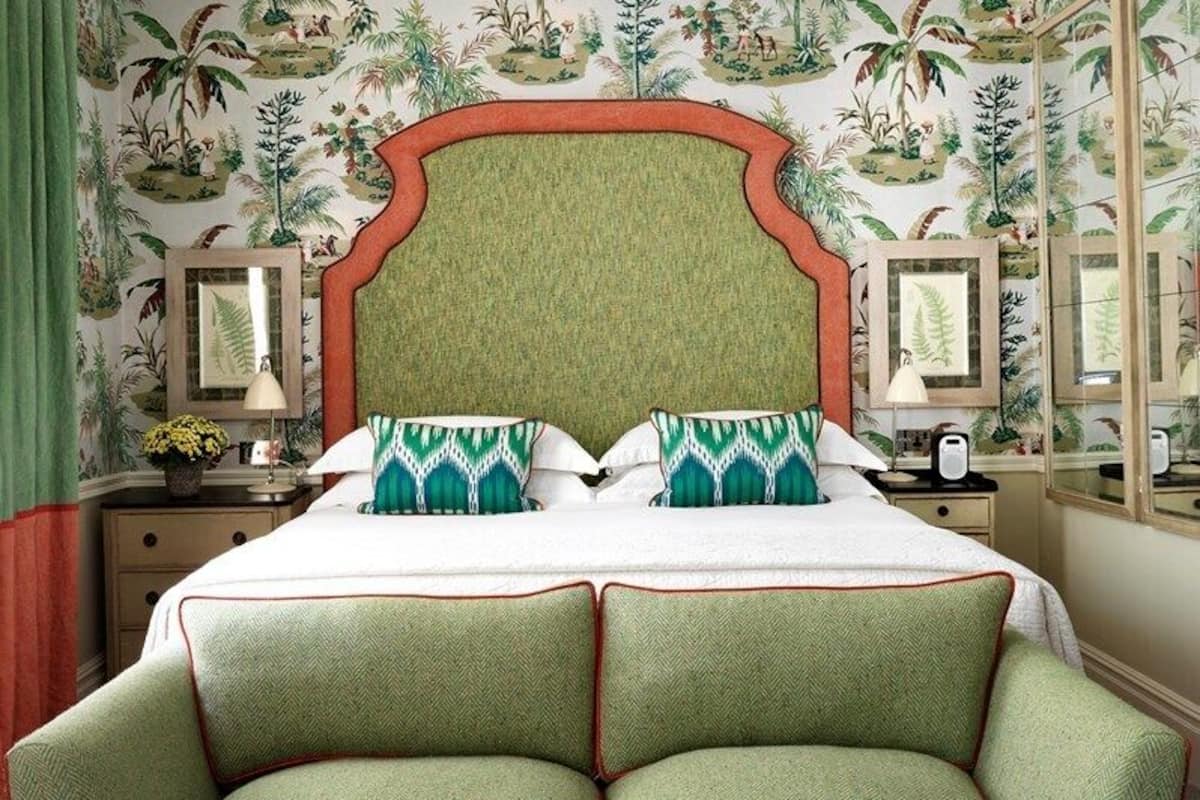 Sengetøy av topp kvalitet, minibar og safe på rommet