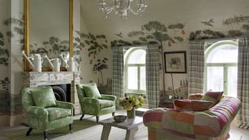 One Bedroom loft Suite | Living area | Flat-screen TV