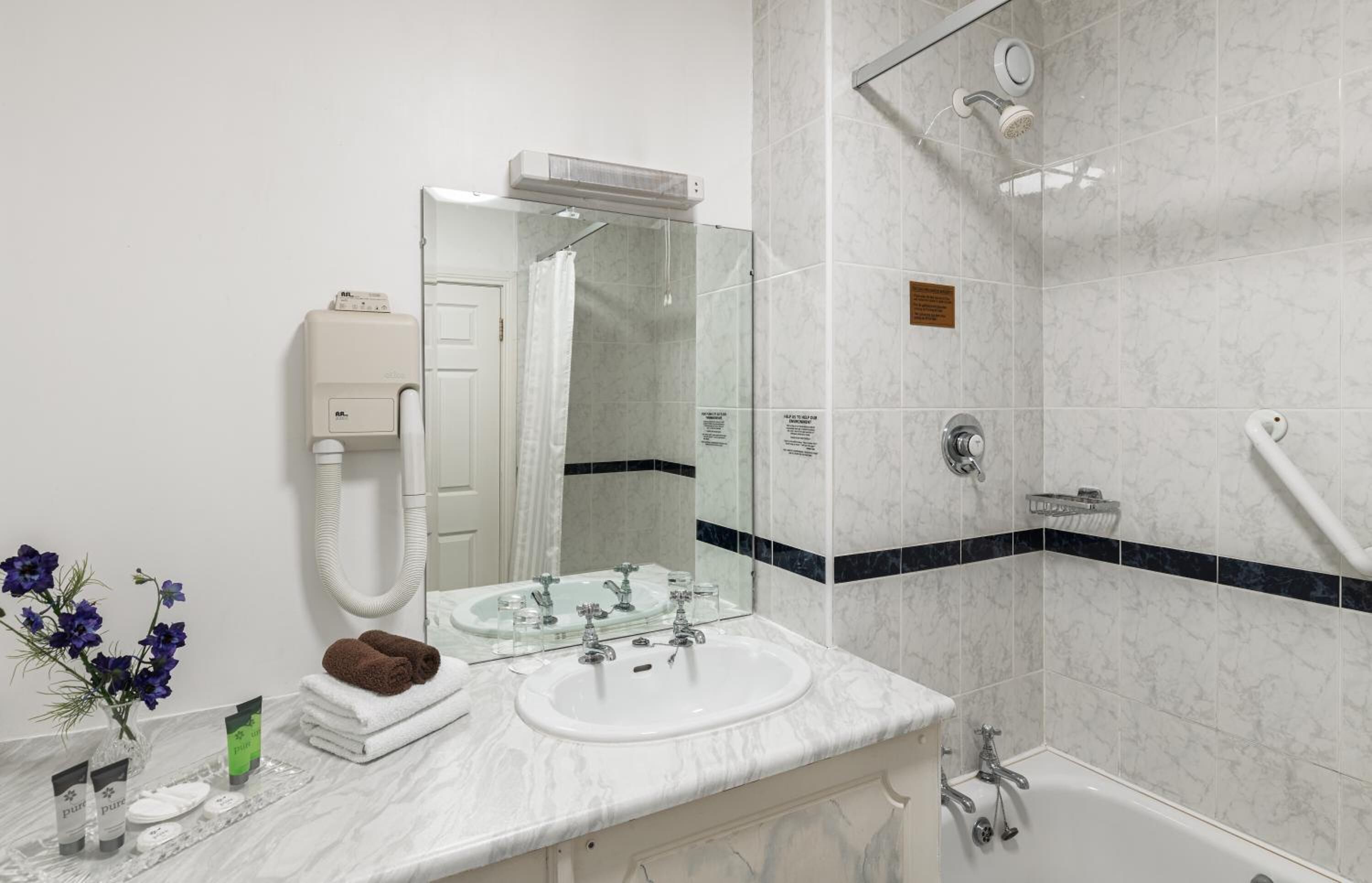 combined shower/bathtub, deep-soaking bathtub, free toiletries