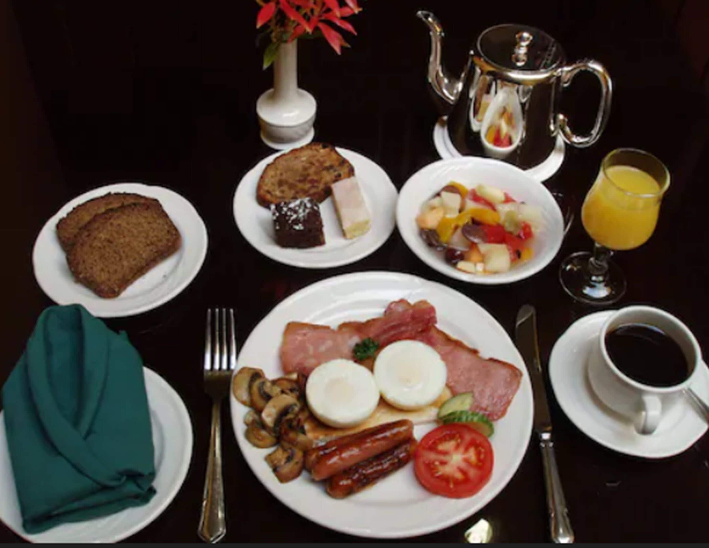 daily full breakfast (eur 10.00 per person)
