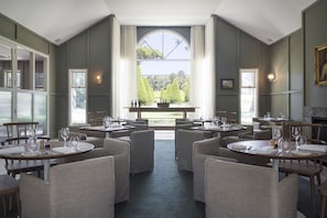 Breakfast, lunch, dinner served; Modern European cuisine