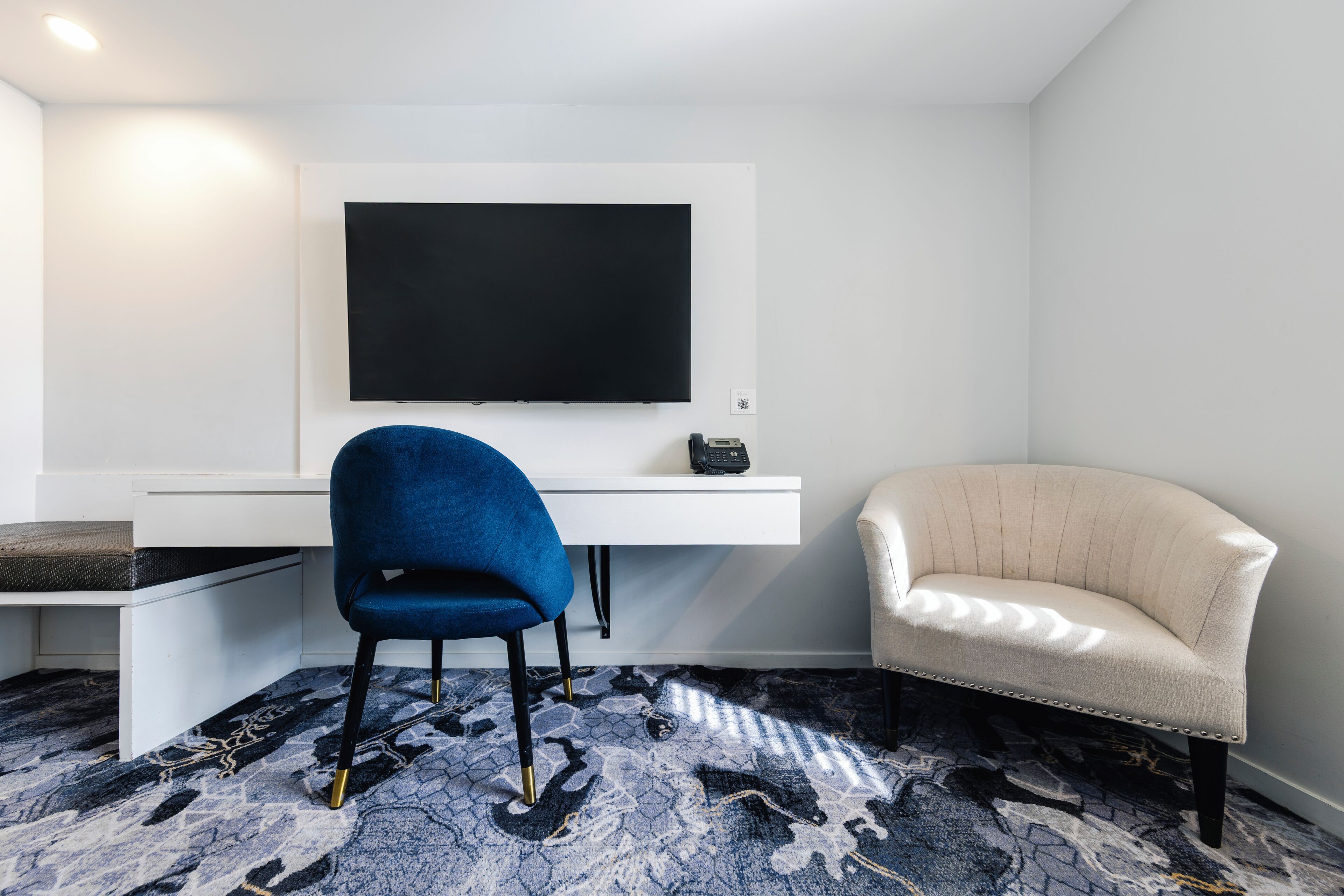 Deluxe Triple Room | Desk, laptop workspace, soundproofing, iron/ironing board