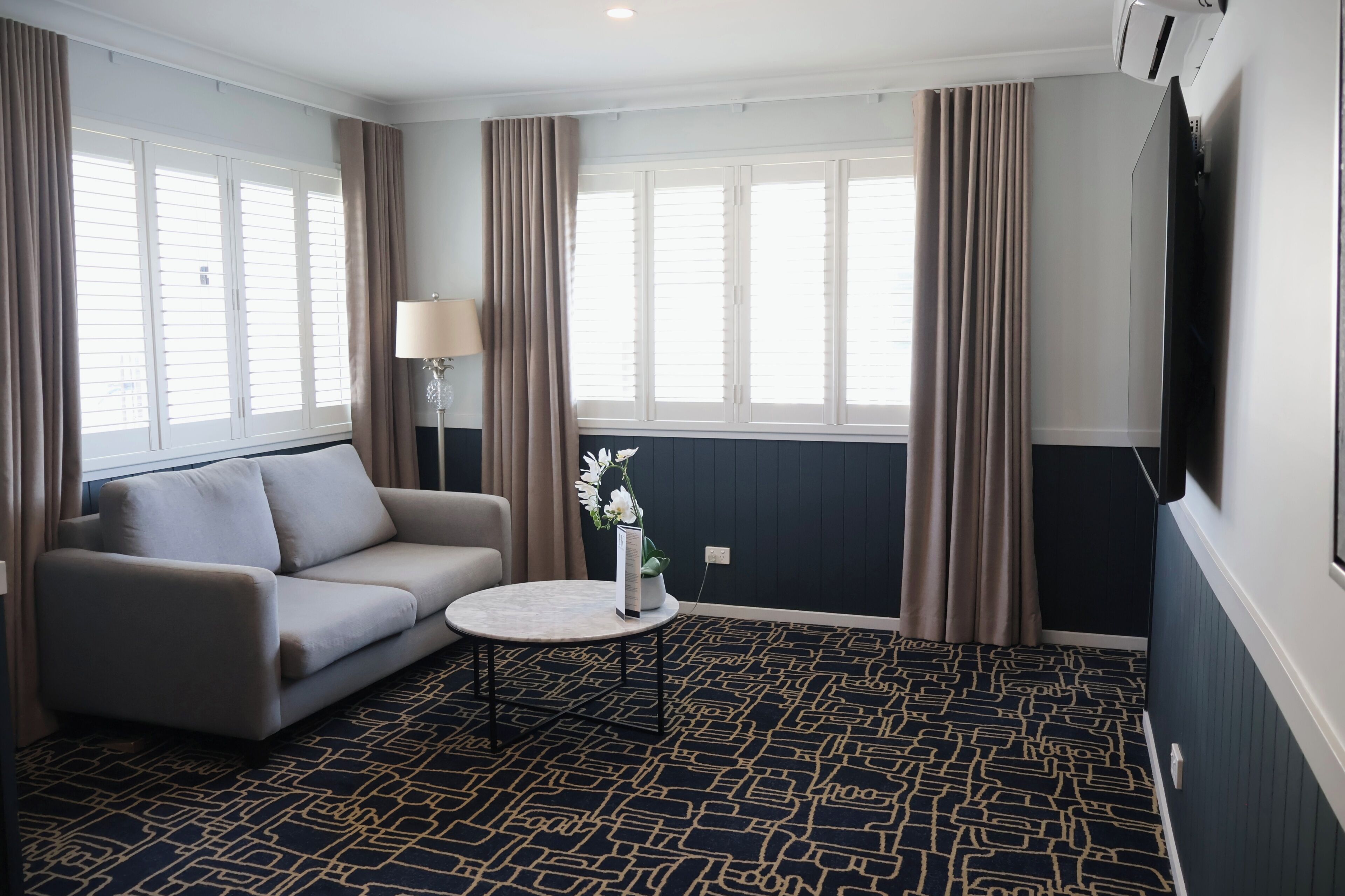 Superior One Bedroom Apartment | Living area