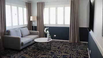 Superior One Bedroom Apartment | Living area