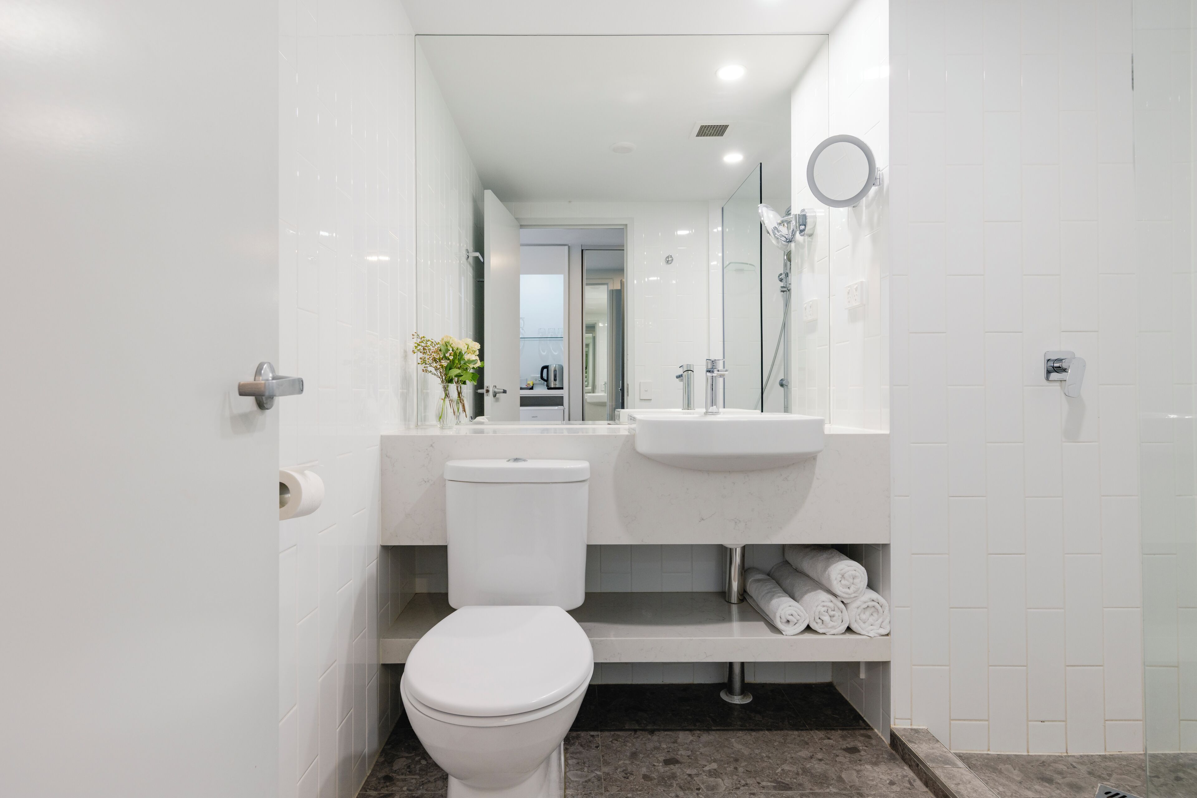 Deluxe Triple Room | Bathroom