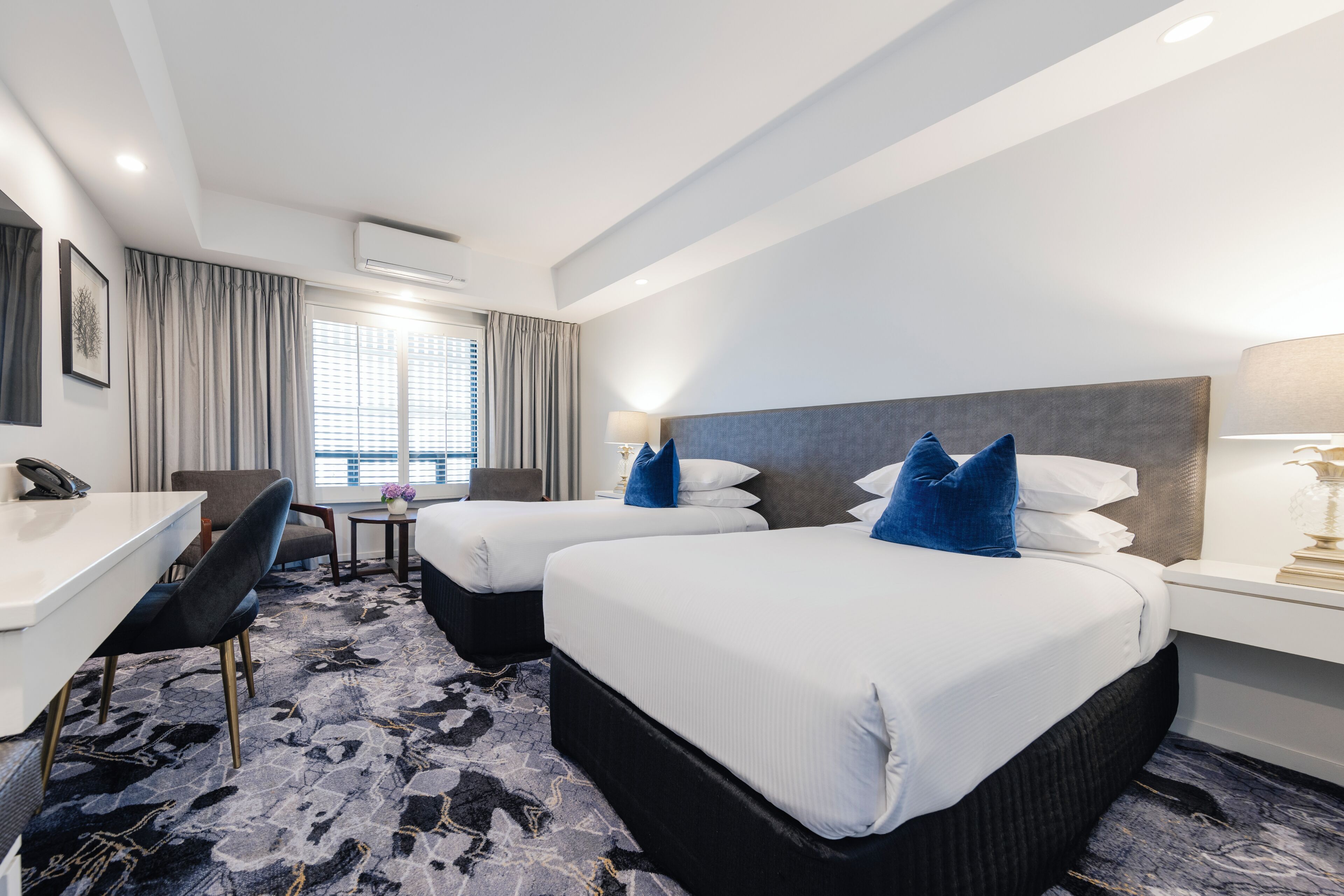Twin Room | Desk, laptop workspace, soundproofing, iron/ironing board