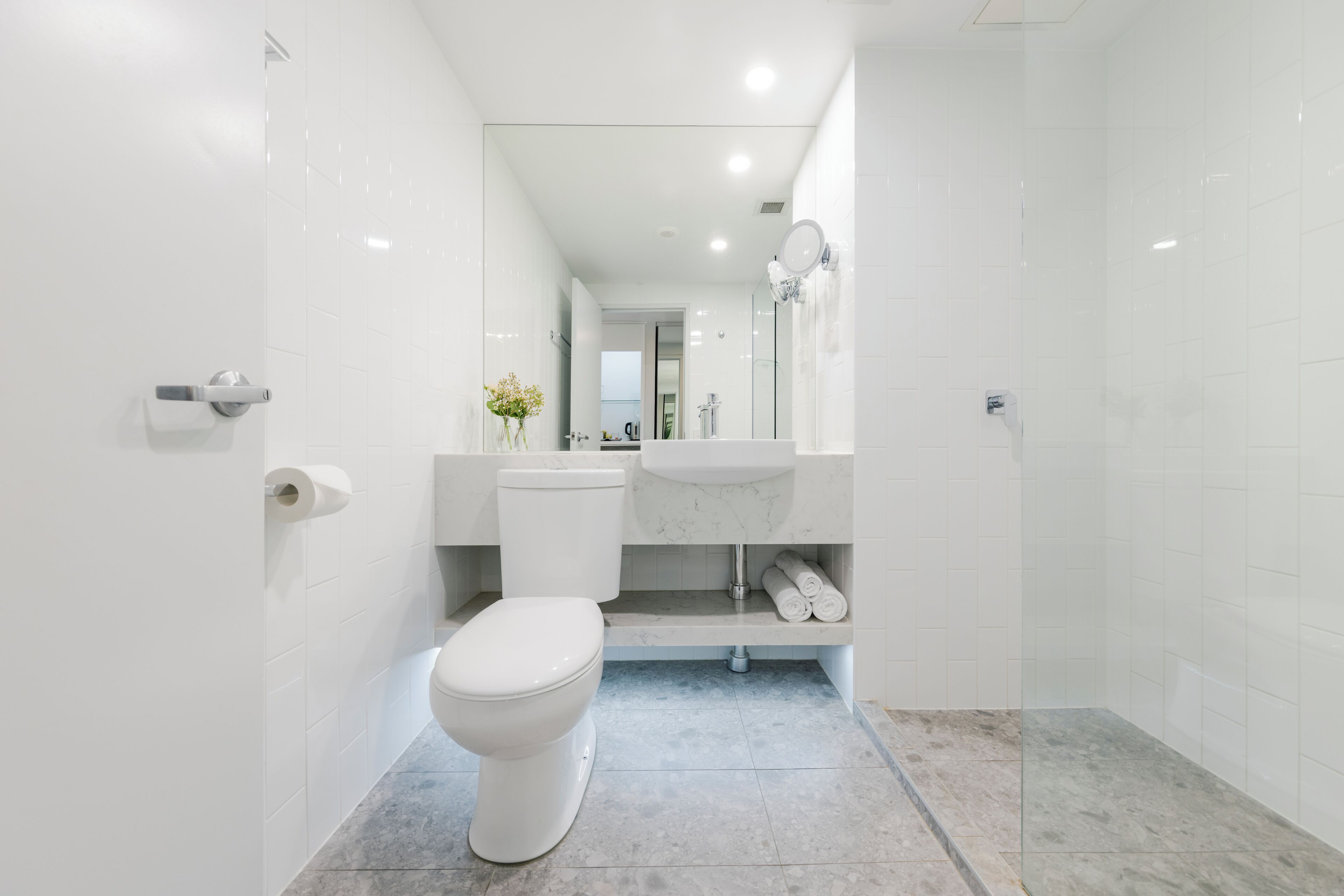 King Deluxe | Bathroom | Free toiletries, hair dryer, towels, soap