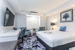 Habitación superior (Queen) | Escritorio y espacio para trabajar con un portátil