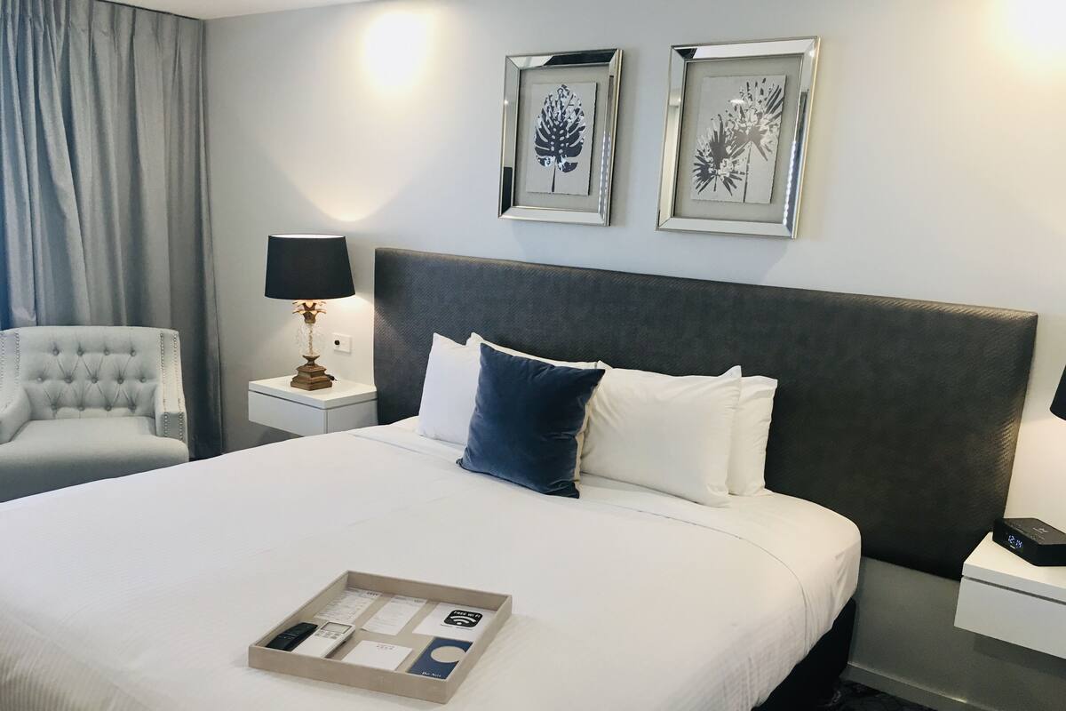 Habitación Deluxe, 1 cama King size, para no fumadores (Spa) | Escritorio, espacio para trabajar con laptop y insonorización 