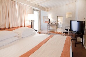 Suite | Escritorio, wifi gratis y ropa de cama 