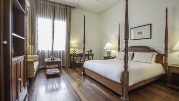 Deluxe Double Room, 1 King Bed, Pool View | Minibar, in-room safe, desk, laptop workspace