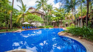 Outdoor pool, pool umbrellas, sun loungers