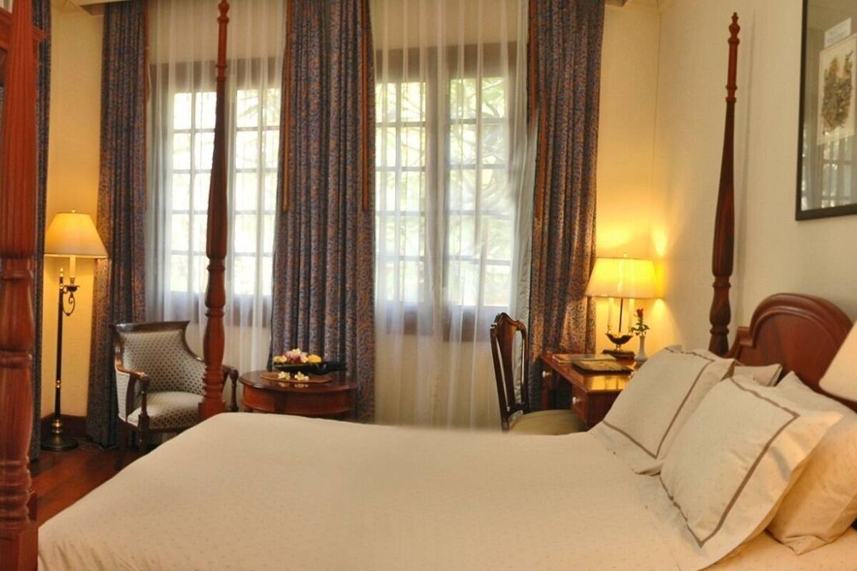 standard room, 1 queen bed | 1 bedroom, minibar, in-room safe, desk