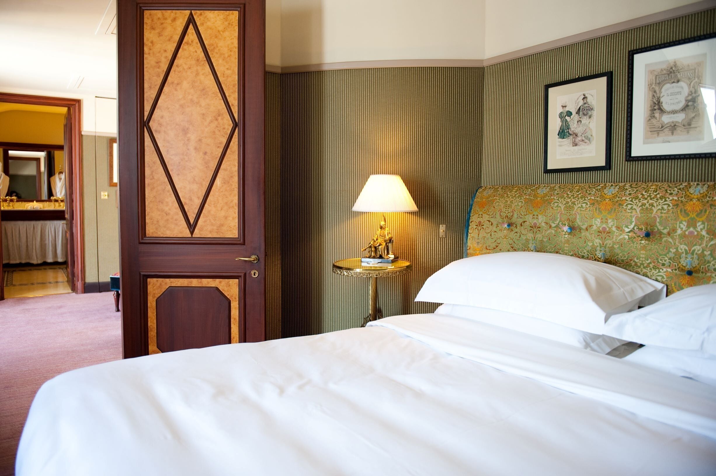 junior suite | minibar, in-room safe, desk, soundproofing