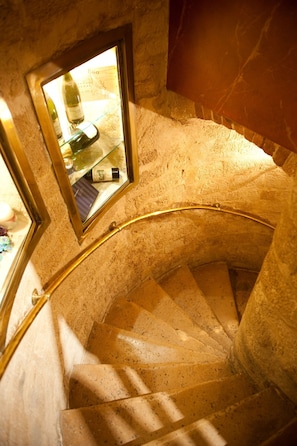 Staircase - L'Hotel (Paris)