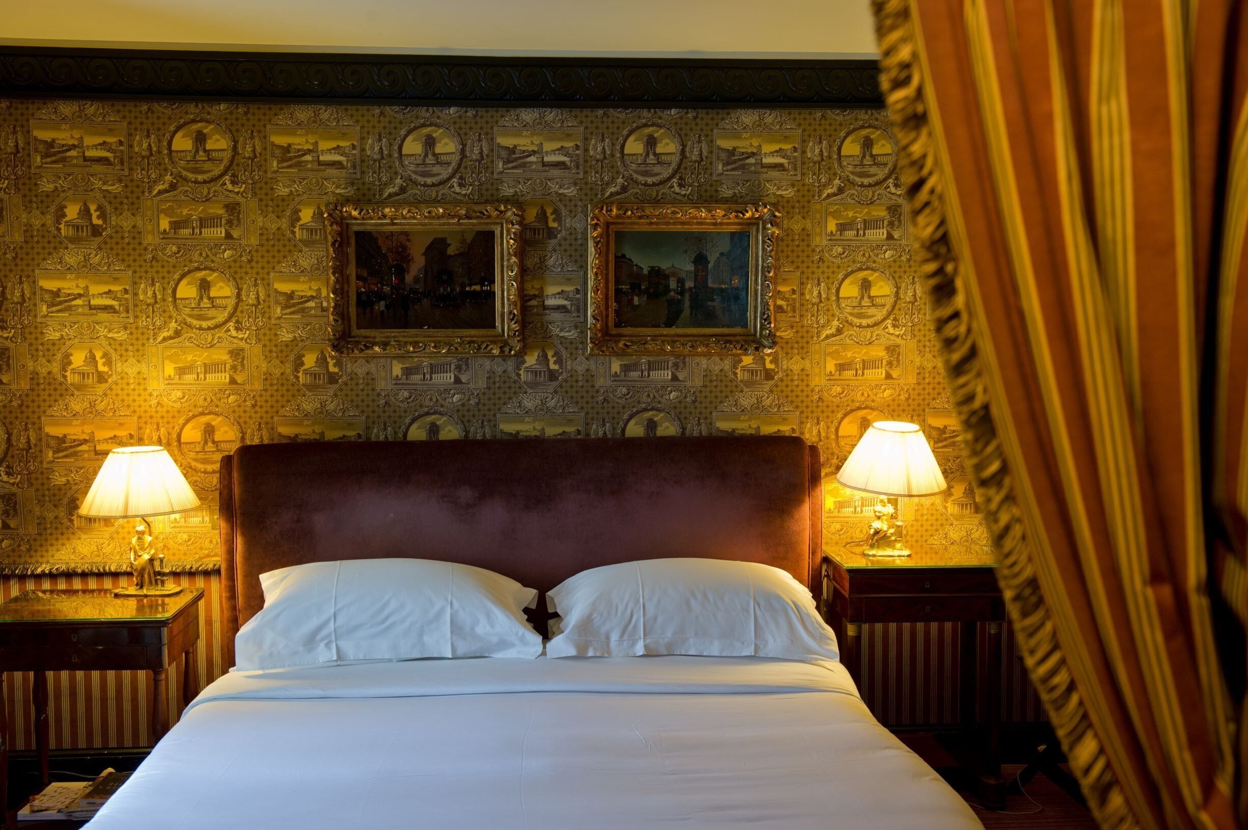 superior double or twin room | minibar, in-room safe, desk, soundproofing