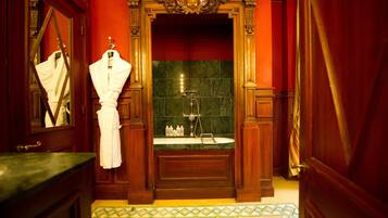 Dobbeltværelse | Badeværelse | Kombination af bruser/badekar, gratis toiletartikler, hårtørrer