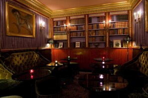 Bar (on property) - L'Hotel (Paris)